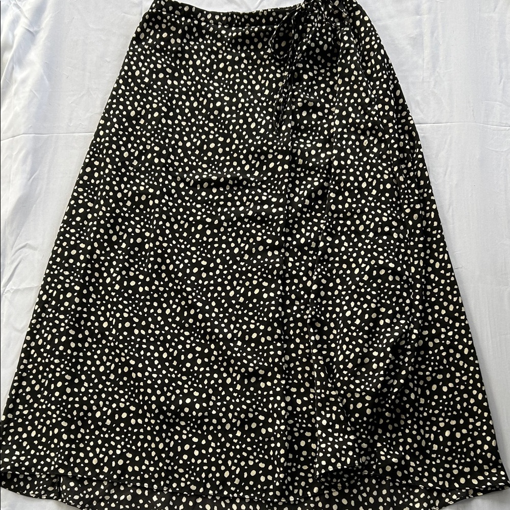 Uniqlo Black and White A-Line Skirt